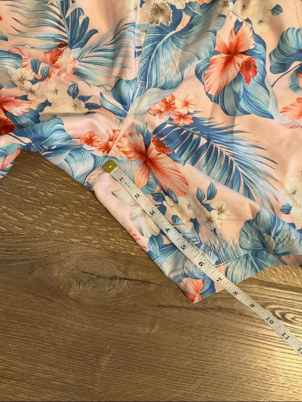 Men’s (big boys’) American Eagle tropical print Swim Trunks, XS